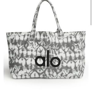 Alo Yoga shopper tote